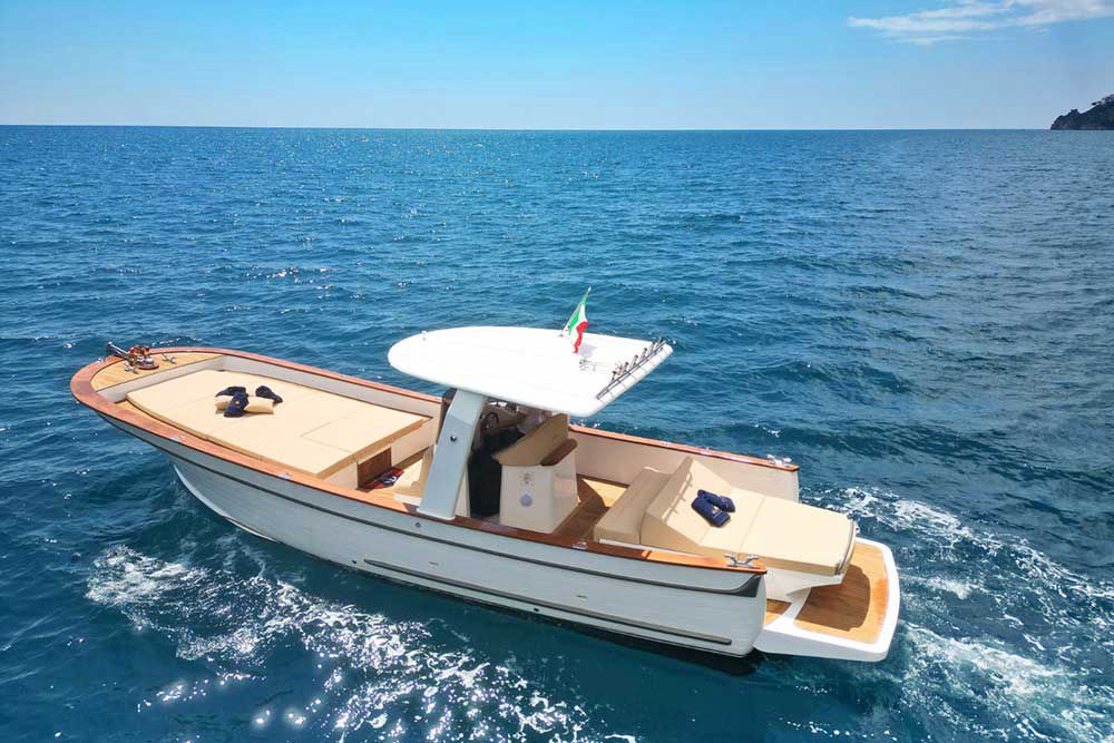 Maiori Boat Rentals - Gozzo Sorrentino